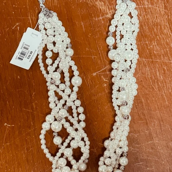Ann Taylor Elegant White Pearl Necklace - Picture 1 of 1